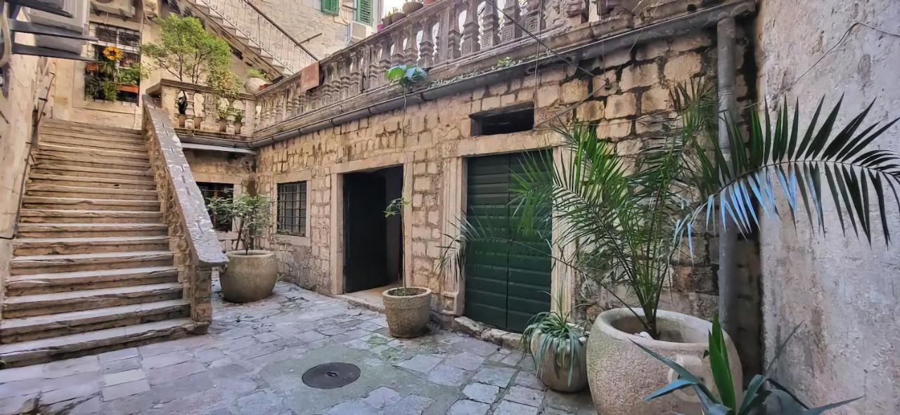Cozy 2 Bedroom Apartment In Antique Bizanti Palace Kotor Buitenkant foto