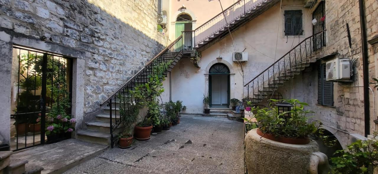 Cozy 2 Bedroom Apartment In Antique Bizanti Palace Kotor Buitenkant foto
